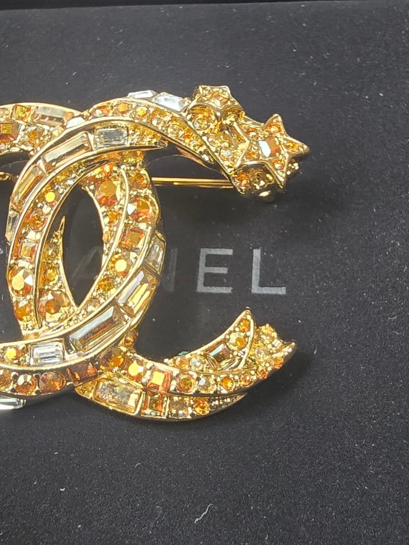 ココマーク ブローチ新品　ジェニー着用シャネルブローチ