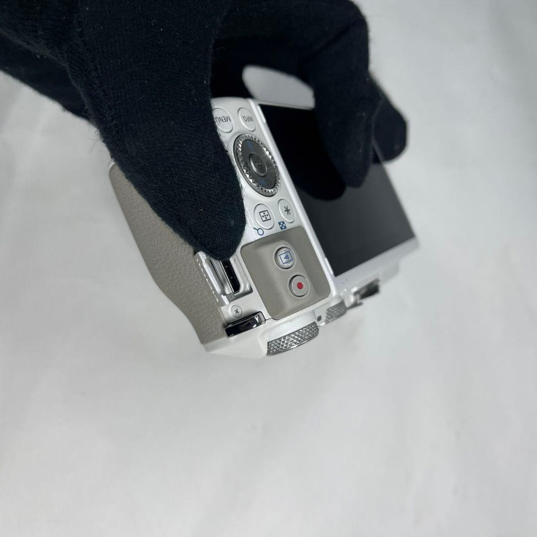 美品 Canon EOS M3 ミラーレス一眼 デジタルカメラ ダブルズーム