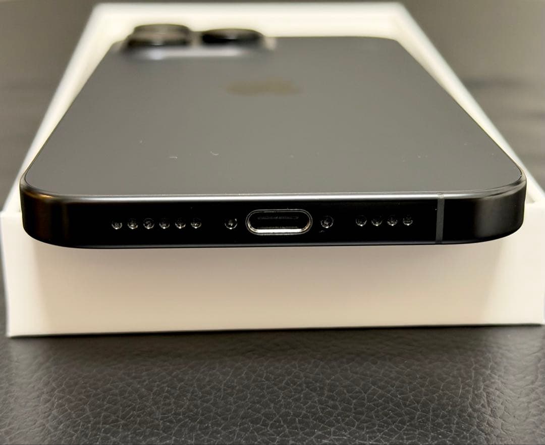 【超美品】iPhone16ProMax 512GB ブラックチタニウム おまけ付