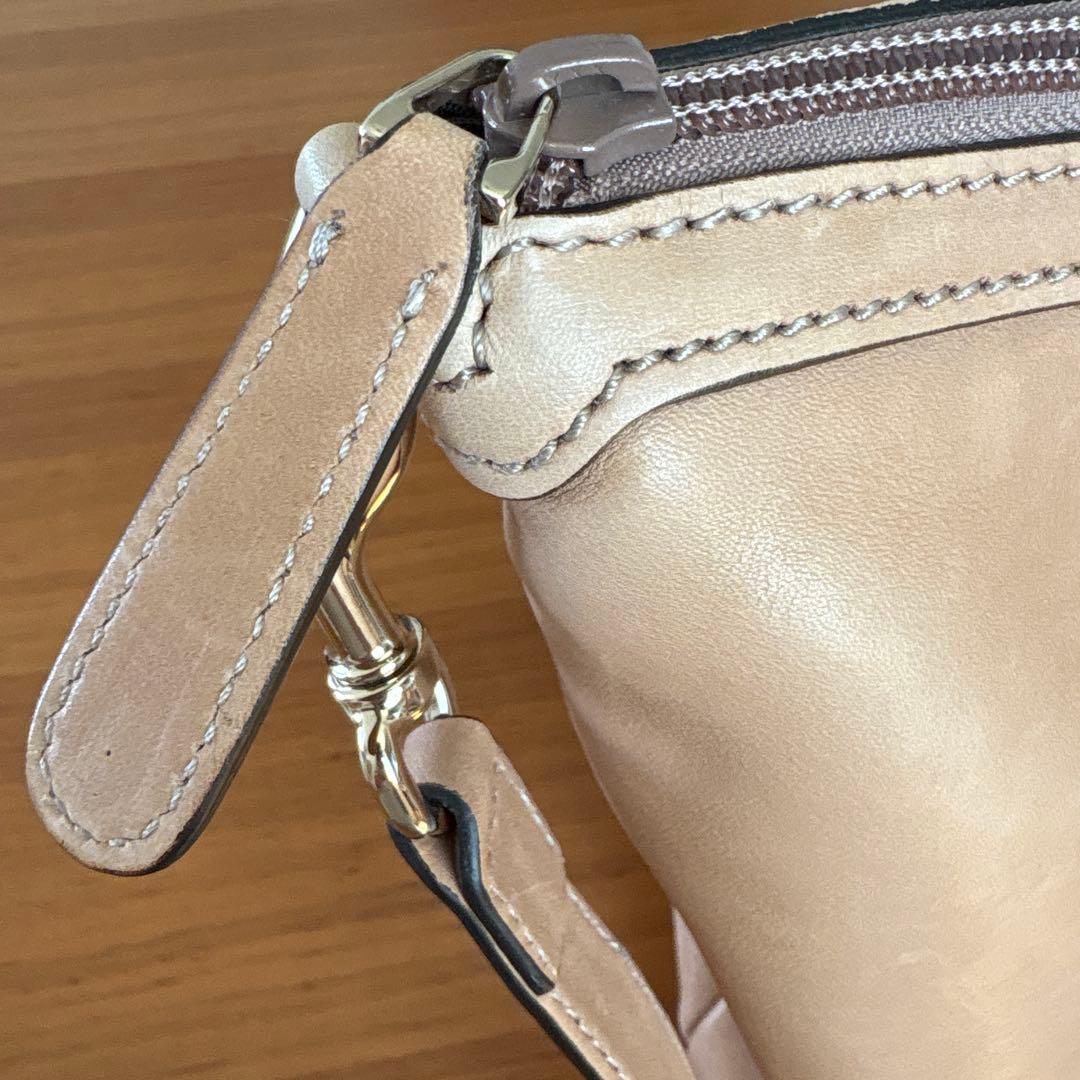 GUCCI ベージュ レザー バッグ