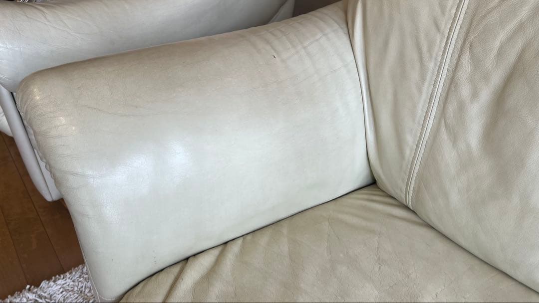 ホワイトレザー 3人掛けソファとオットマン