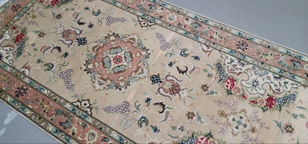 ペルシャ絨毯100%手織天然素シルクウールタブリーズ産本物サイズ420×93cm