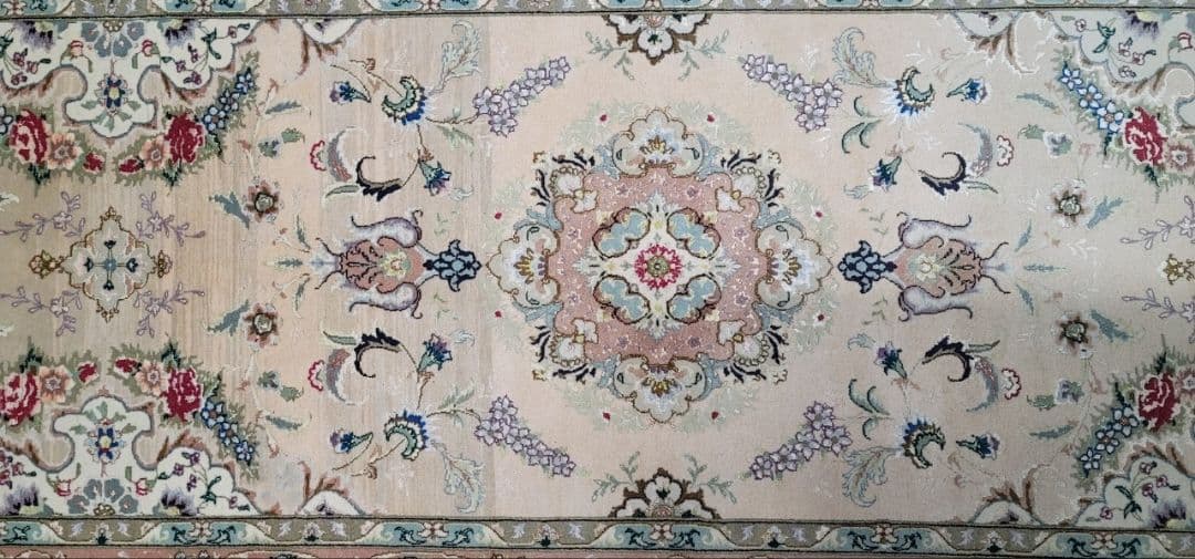 ペルシャ絨毯100%手織天然素シルクウールタブリーズ産本物サイズ420×93cm