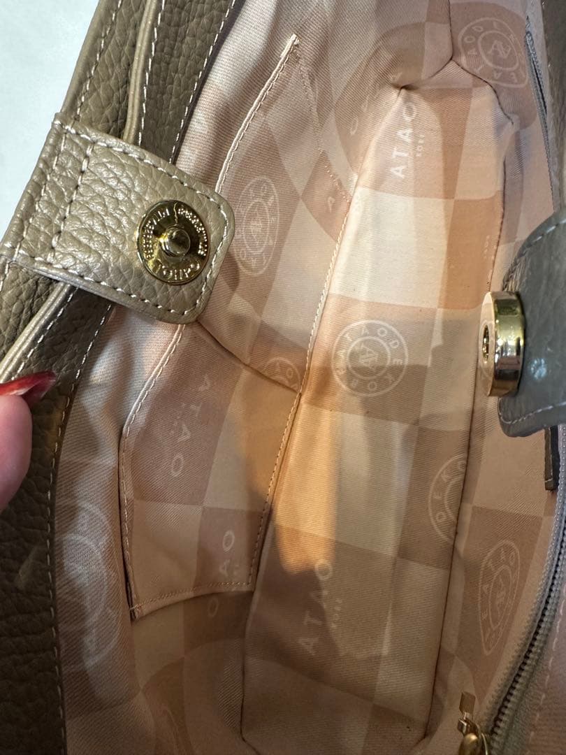 ATAO トープ　レザー ショルダーバッグ