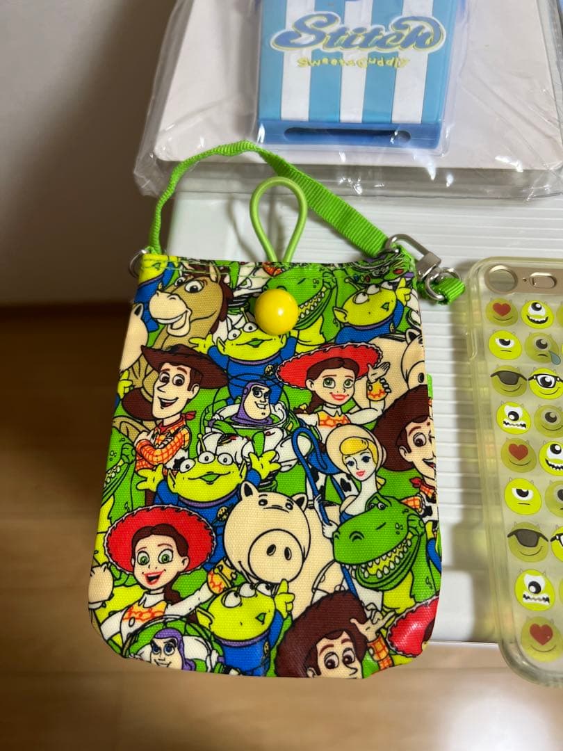 ディズニー、トイストーリー、ステッチのスマホカバー