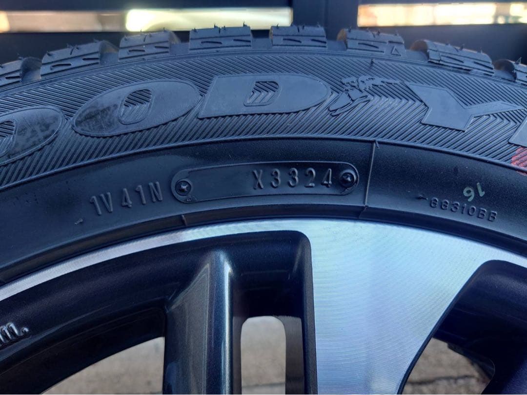 トヨタカローラクロス18インチ純正ホイール　4シーズンタイヤ