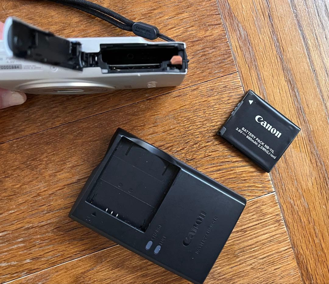 Canon IXY 220Fシルバーコンパクトデジタルカメラ バッテリー充電器付