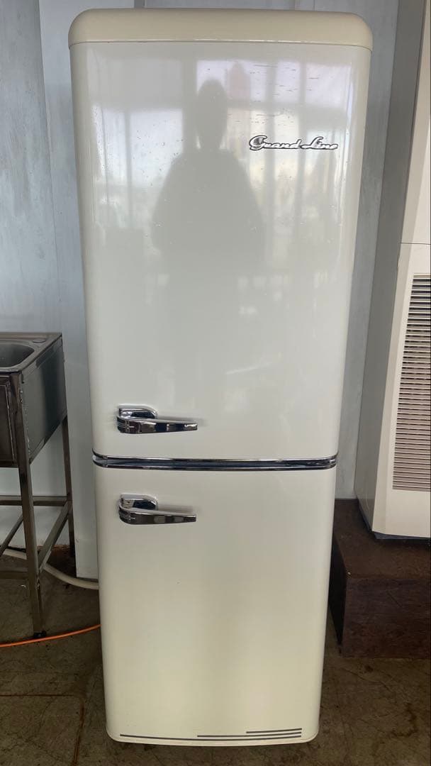 Grand Line ホワイト冷蔵庫 レトロスタイル 2ドア 2019年製