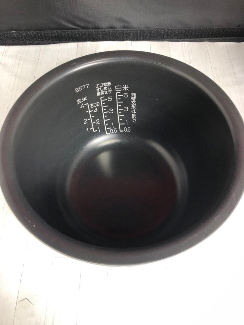 ZOJIRUSHI象印　圧力IH炊飯ジャー　NW-PT10 2022年製　濃墨