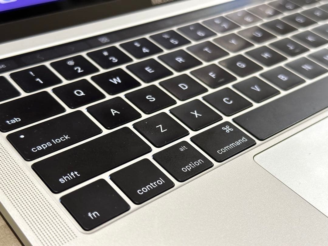 MacBook Pro 13インチ 2016 （16GB 256GB USキー）