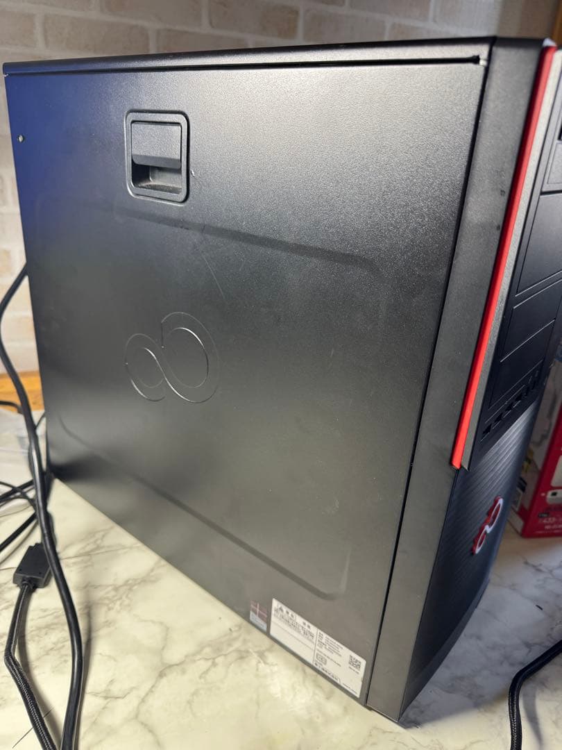 富士通　CELSIUS タワー型デスクトップPC