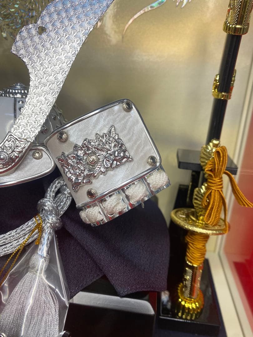 東京久月　五月人形　シルバー兜飾り　白塗りガラスケース入