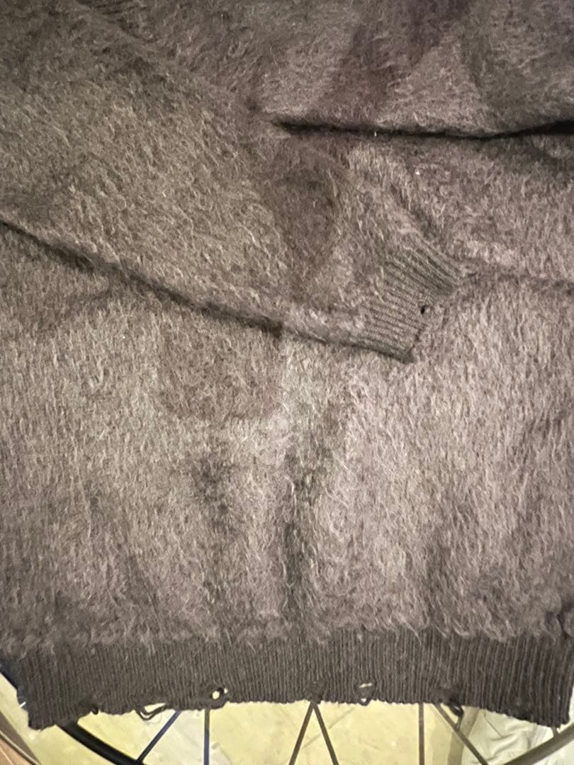 サンローランダメージ加工ニットセーター