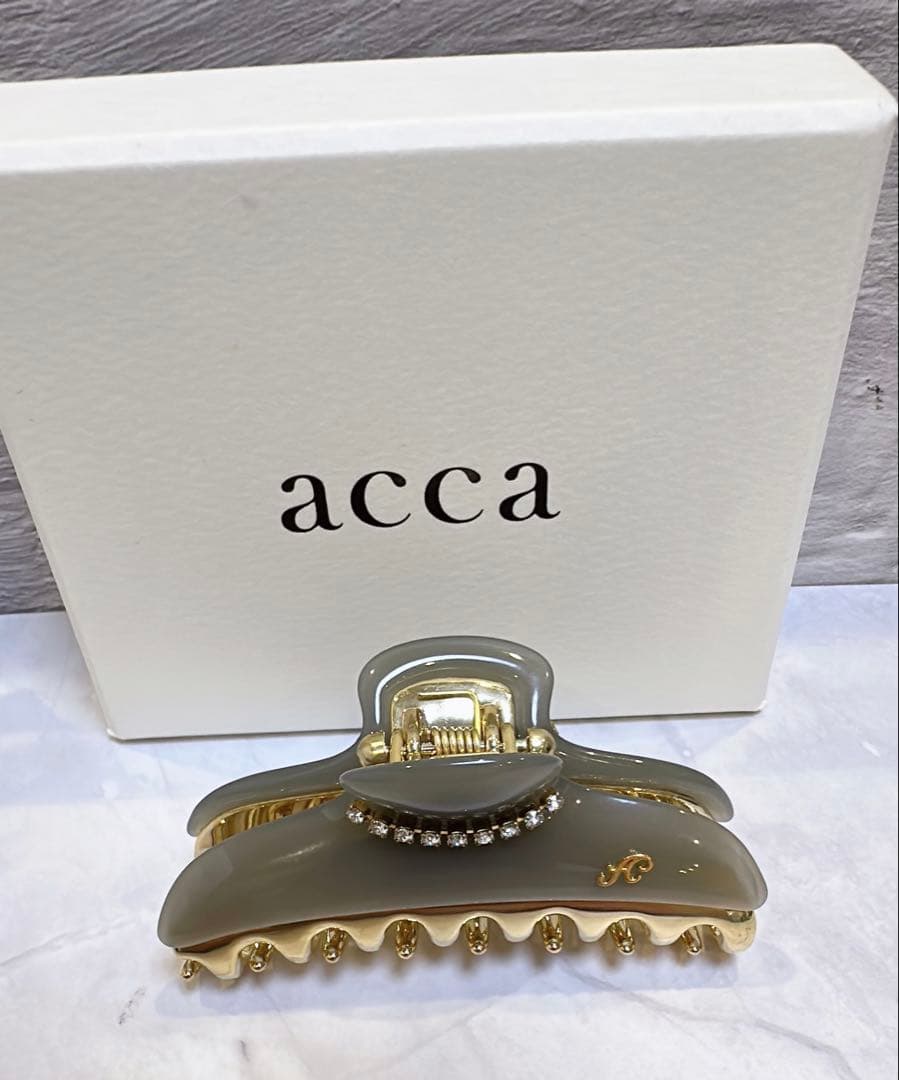 【新品未使用】ACCA ヘアクリップ グレー Mサイズ ロゴ入り