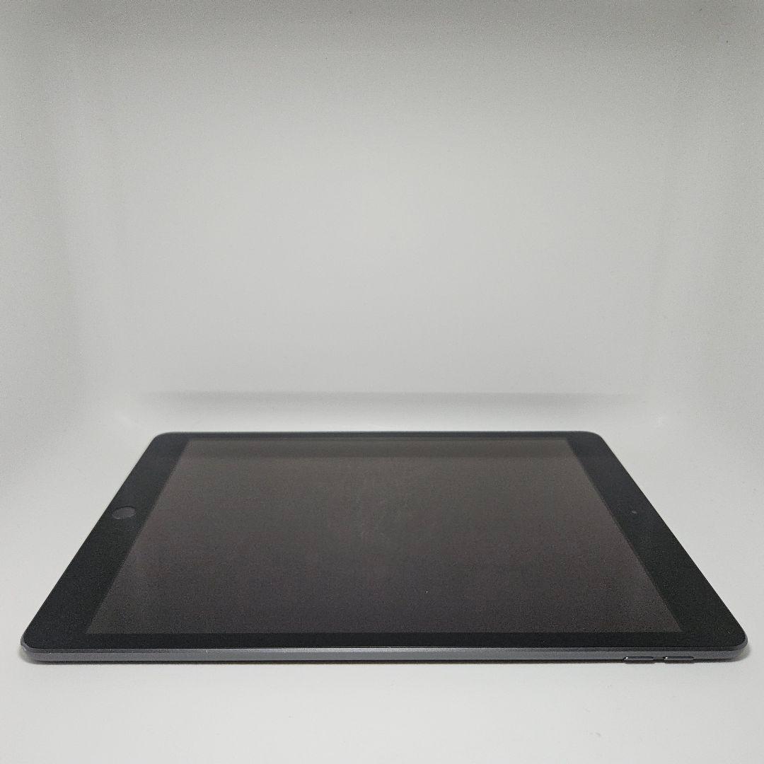 準美品 iPad 第8世代 32GB Wi-Fiモデル MYLC2J/A 本体