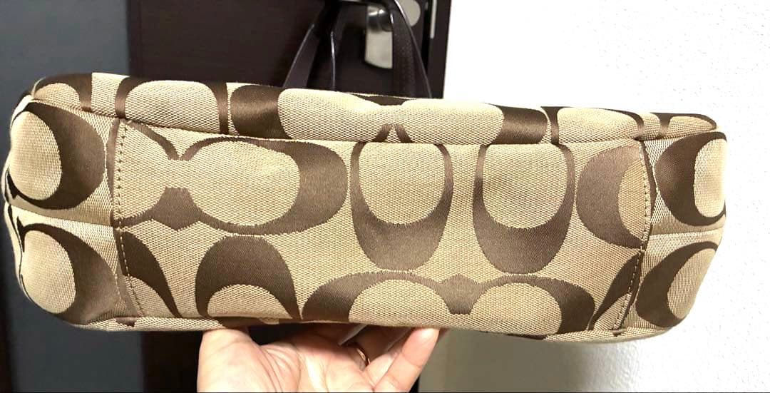 ひまわり❤︎プロフお読みください COACHロゴプリント ショルダーバッグ