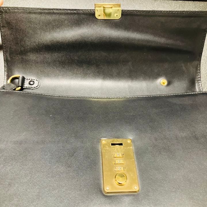 【大人な鞄】dunhill セカンドバック　レザー　ゴールド金具　ダイヤル付