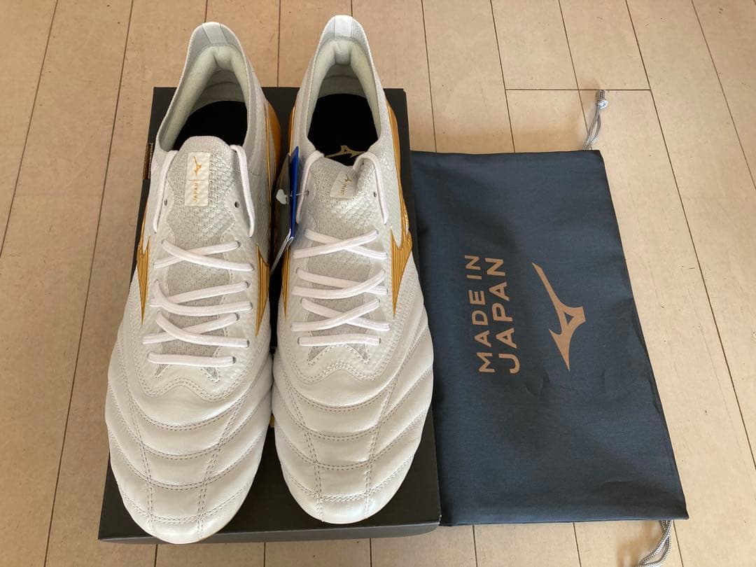 モレリアネオ4βジャパン　白✖️金　25.5㎝　新品。