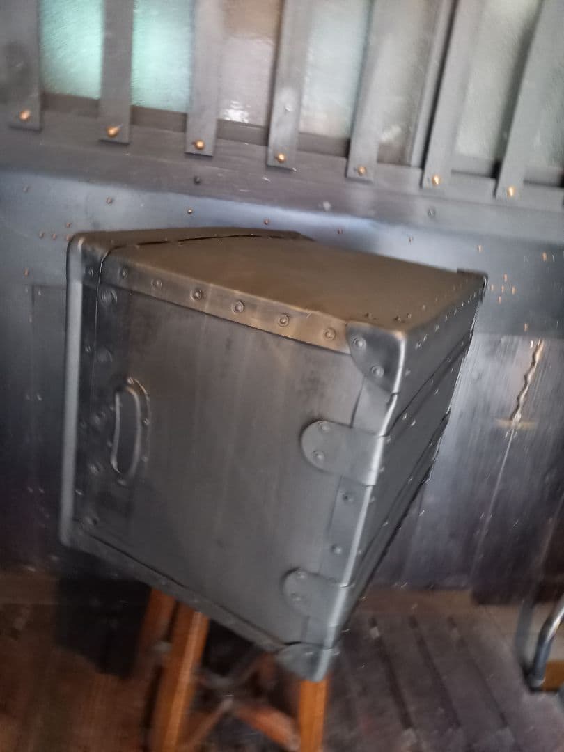 1960's　ヴィンテージ　ファイバー　アイアン　キャリー　ボックス　配達箱