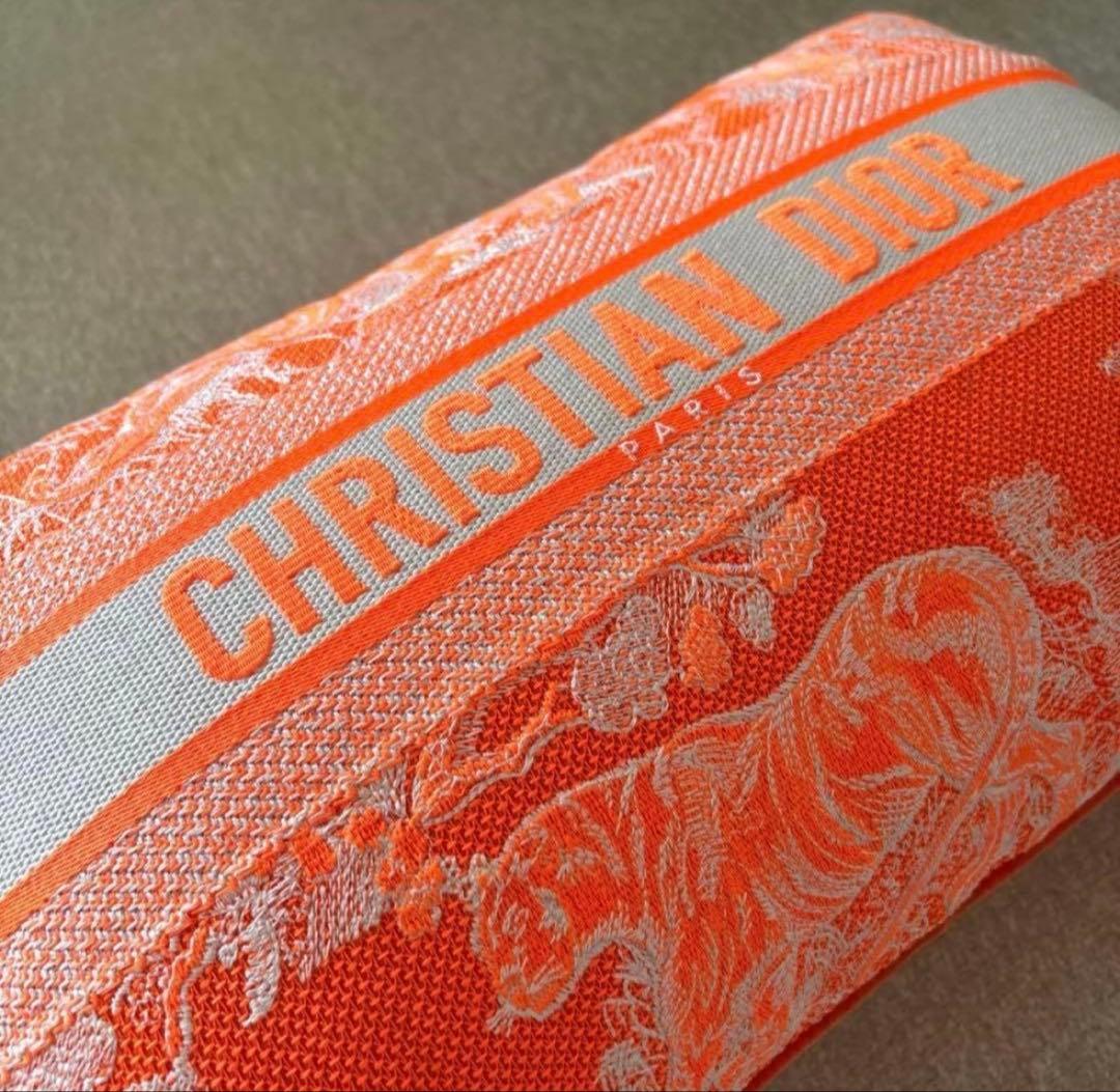 Christian dior ネオン　オレンジ　クッション