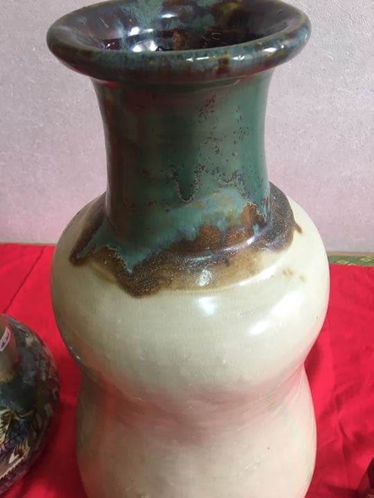 島袋常明さんの作品です。大土瓶と寿瓶