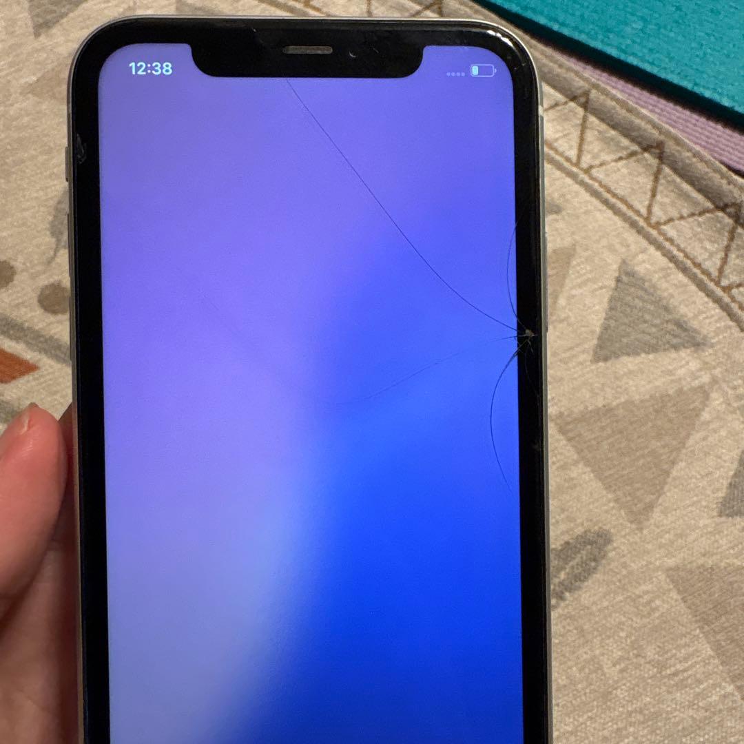 値下げ）Apple iPhone 11 ホワイト 画面にひびあり