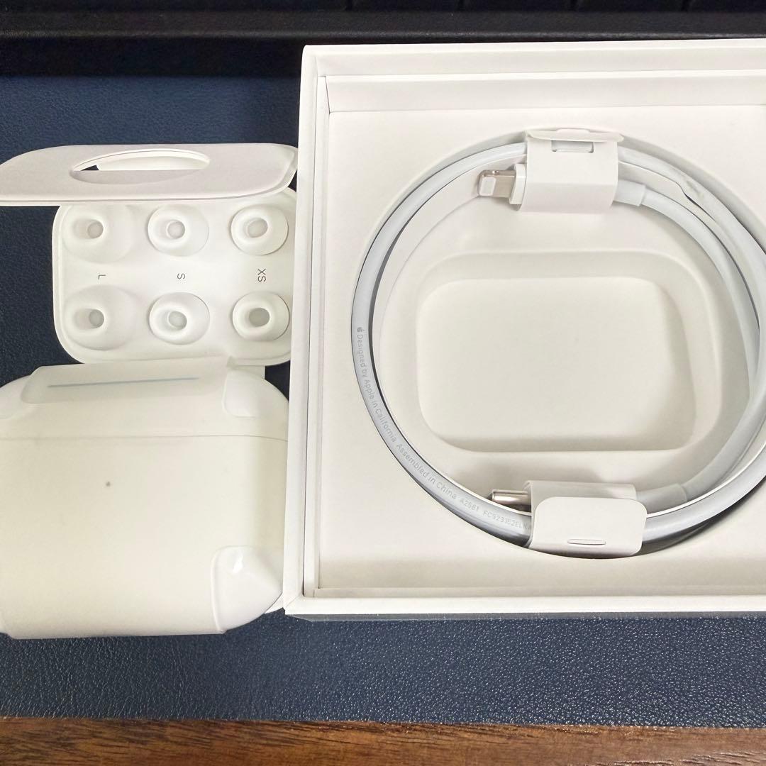 即*い様 AirPods Pro（第2世代）Lightning／おまけAZLAイ