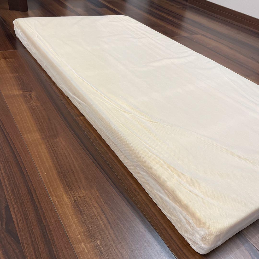 ベビーベッド⭐︎イケア　SUNDVIK マットレス、ベッドバンパー、シーツセット