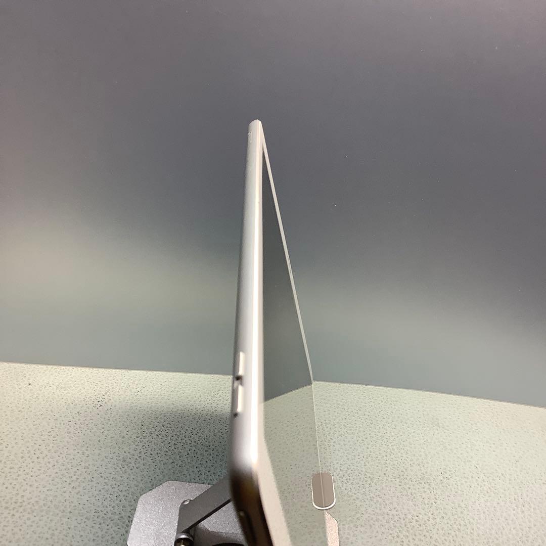 iPad 第7世代32G wifi+sim AU バッテリー100％1回