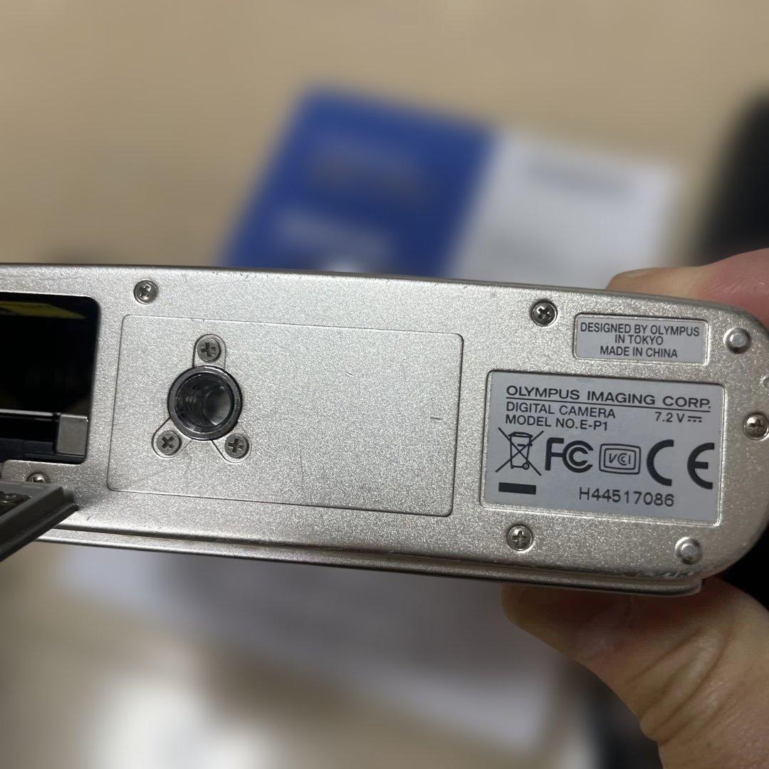 オリンパス　E-P1 ミラーレス一眼　VF-1付き　バッテリー、充電器　液晶難