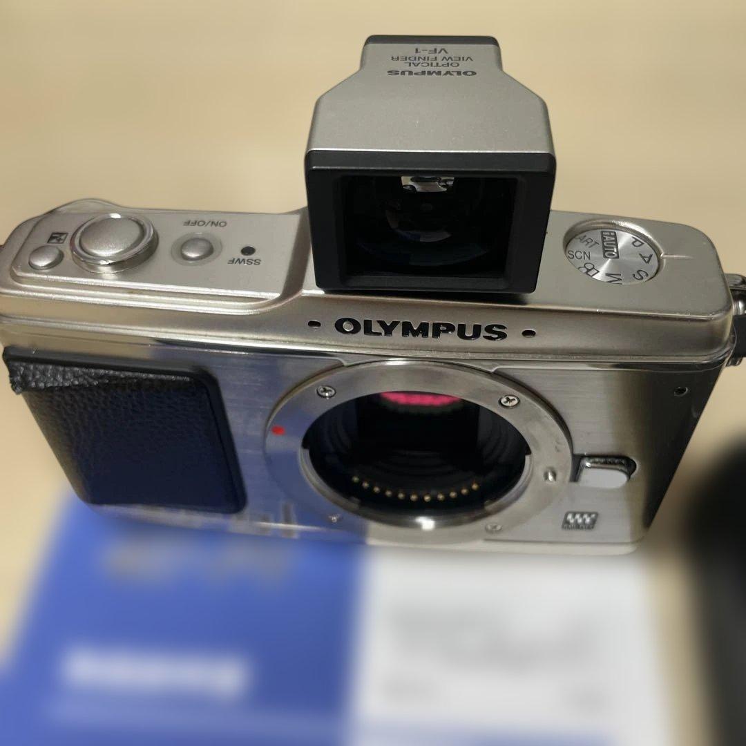 オリンパス　E-P1 ミラーレス一眼　VF-1付き　バッテリー、充電器　液晶難