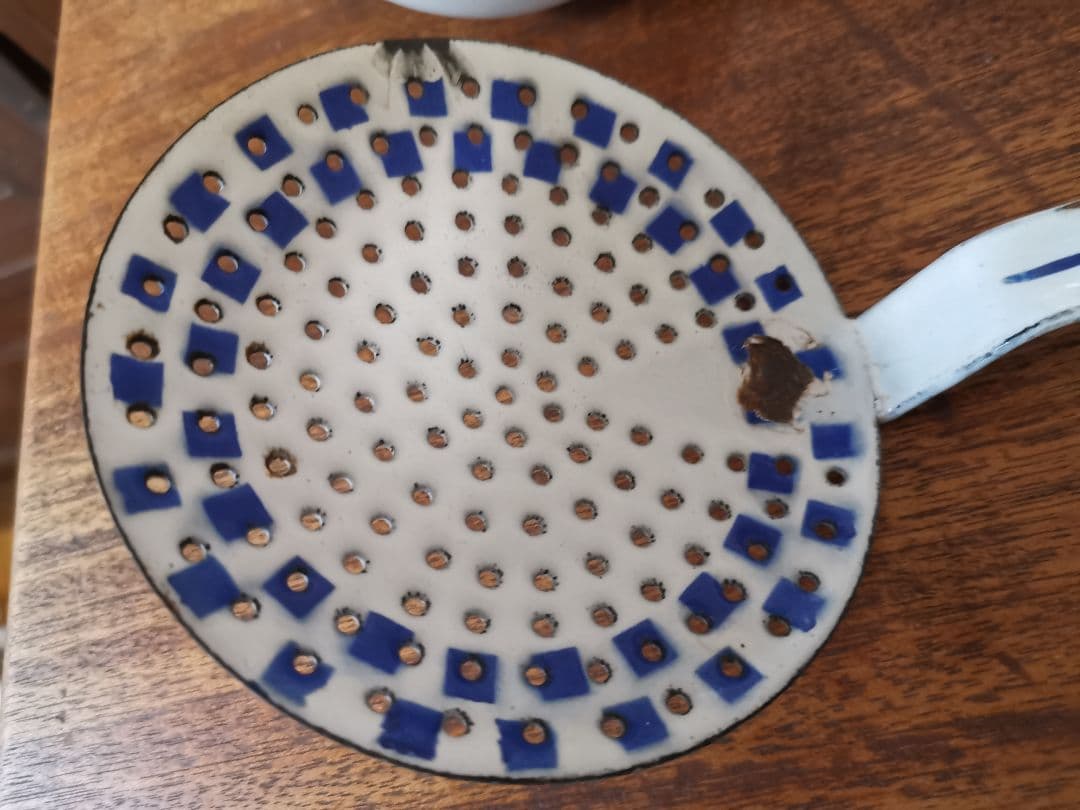 イギリス アンティークホーロー レードルラック 一松模様 ホワイト&ブルー