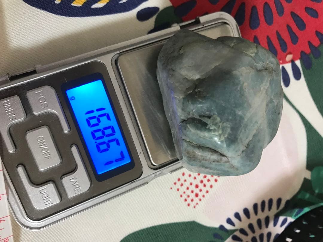 糸魚川 ヒスイ コン沢 青翡翠原石 宝石　原石　スライス