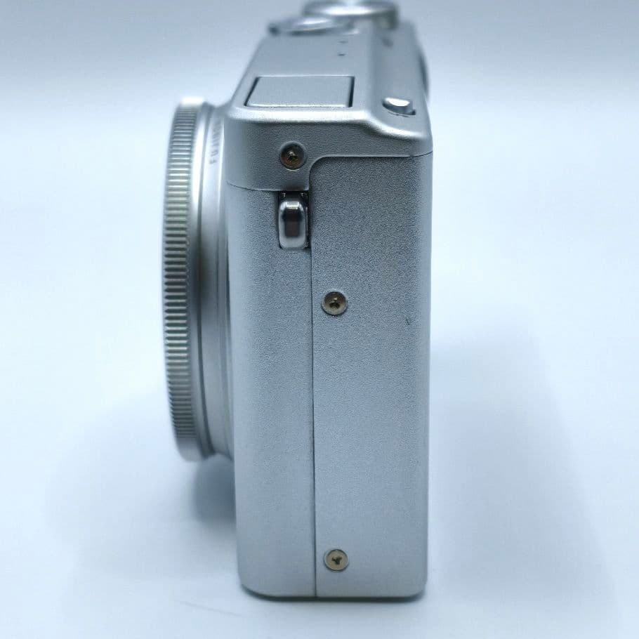 【美品】 FUJIFILM フジフィルム XQ1 元箱付き シルバー 動作OK