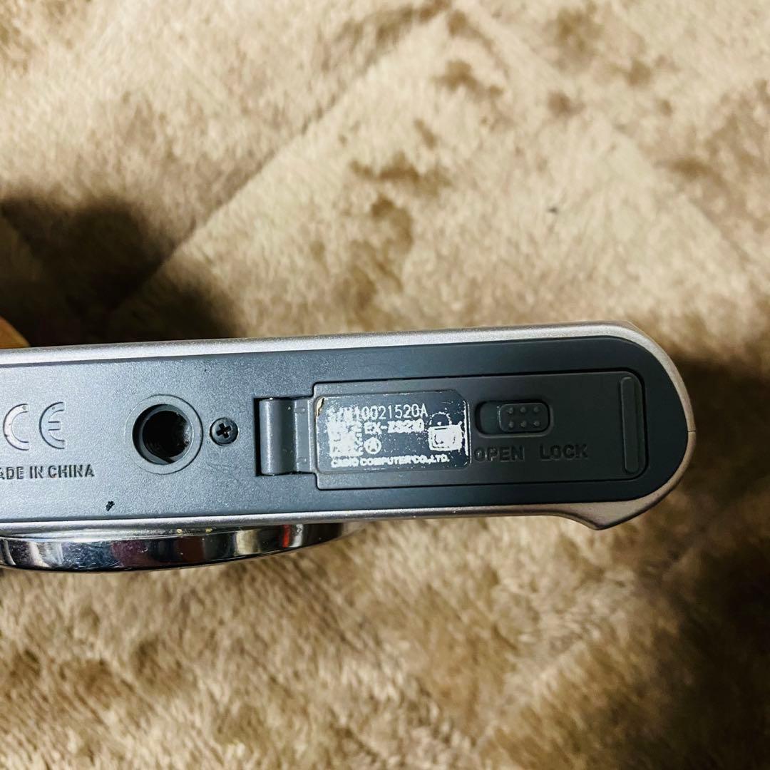 CASIO EXILIM EX-ZS210 シルバー　デジタルカメラ