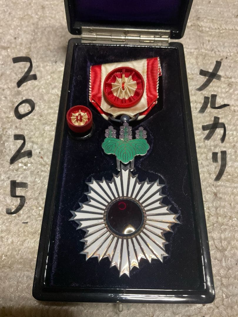 本物／勲四等旭日小授章。【昭和レトロ　美品　】。