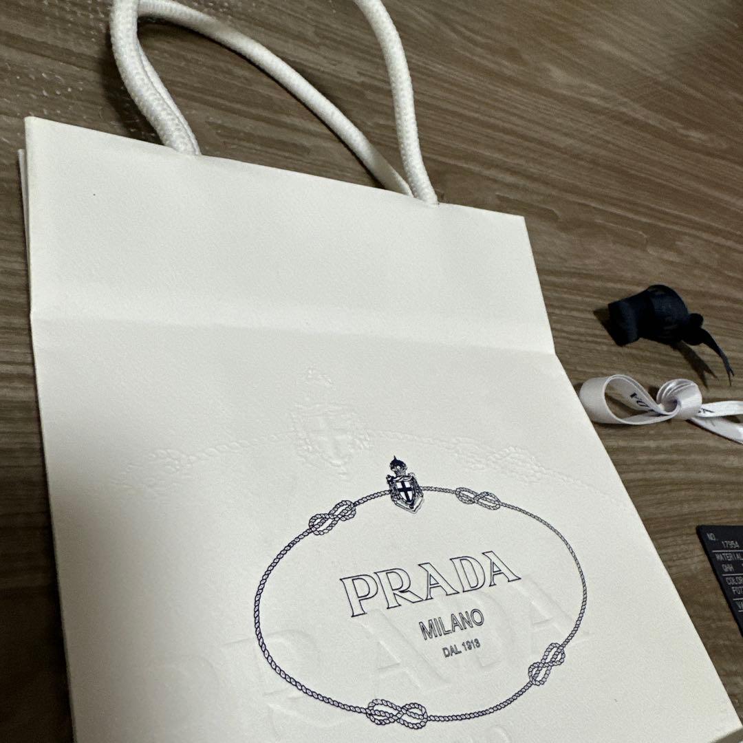 プラダ　名刺入れ　カードケース