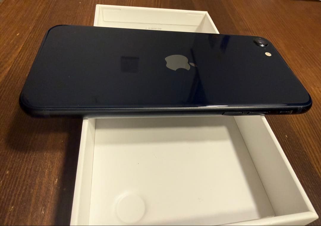 Apple iPhone SE第３世代 ミッドナイト　黒　ブラック