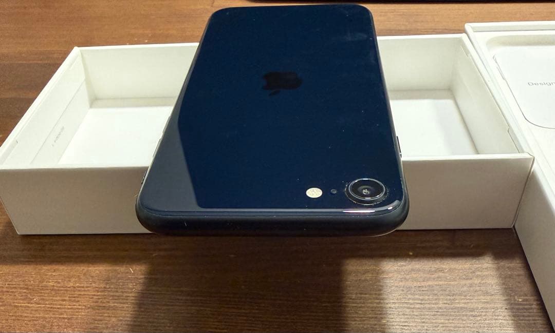 Apple iPhone SE第３世代 ミッドナイト　黒　ブラック