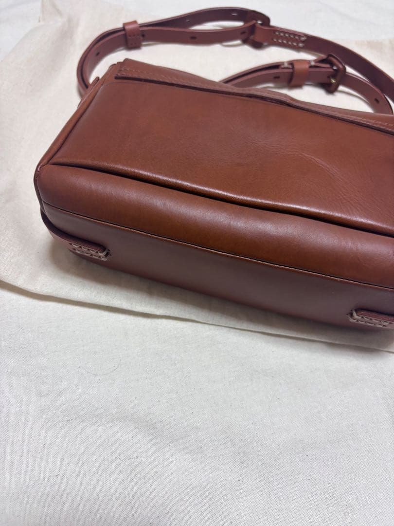 genten サドルベルト ヌオーバ 横型コンパクトショルダーバッグ　チャ