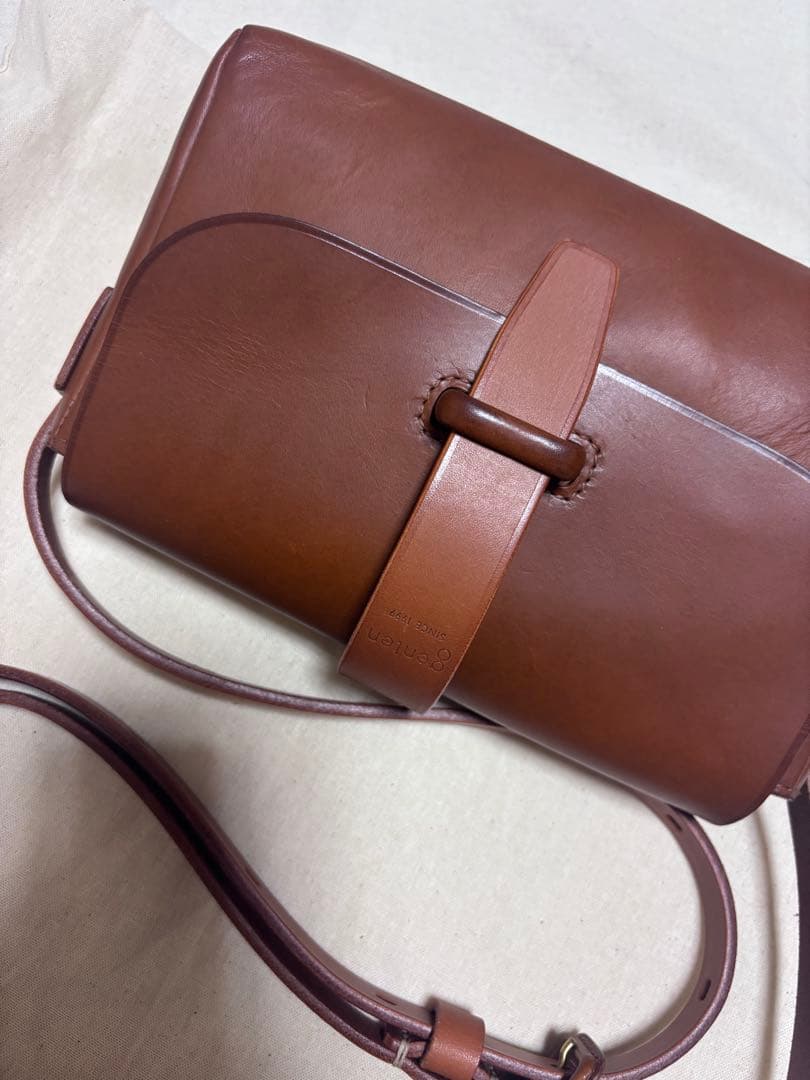 genten サドルベルト ヌオーバ 横型コンパクトショルダーバッグ　チャ