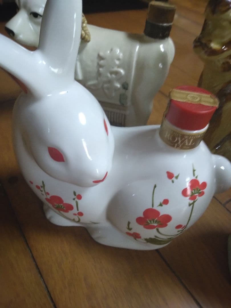 サントリーローヤル　干支ボトル　兎　虎　戌　未