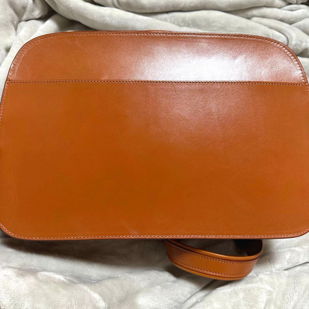 鞄いたがき E567 ショルダーバッグA4 キャメル 美品 タンニンなめし本革