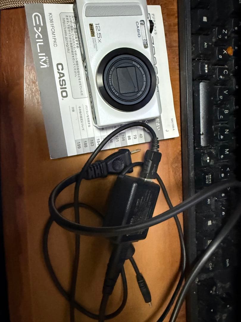 CASIO EXILIM 12.5倍ズーム デジタルカメラ　EX-ZR200