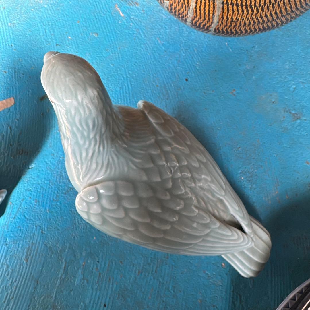 水色 陶器 鷲の彫刻 約15cm
