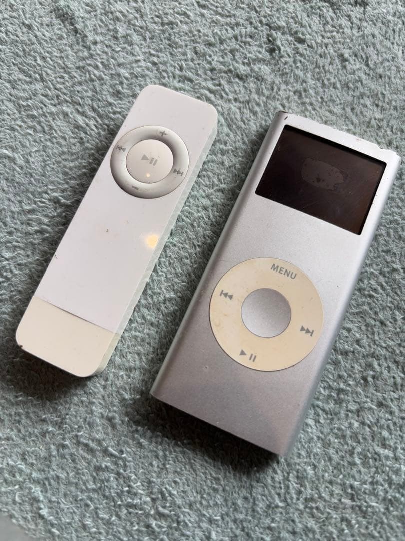 iPod Shuffle ホワイト & iPod Nano シルバー