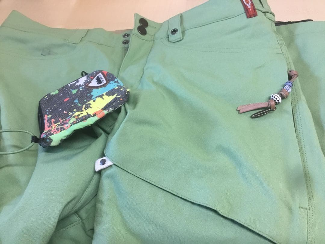 美品　BURTON M サイズ　スノーボードウェアセット（女性用）