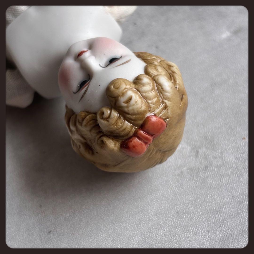 ヴィンテージ リボンの少女のビスクドール