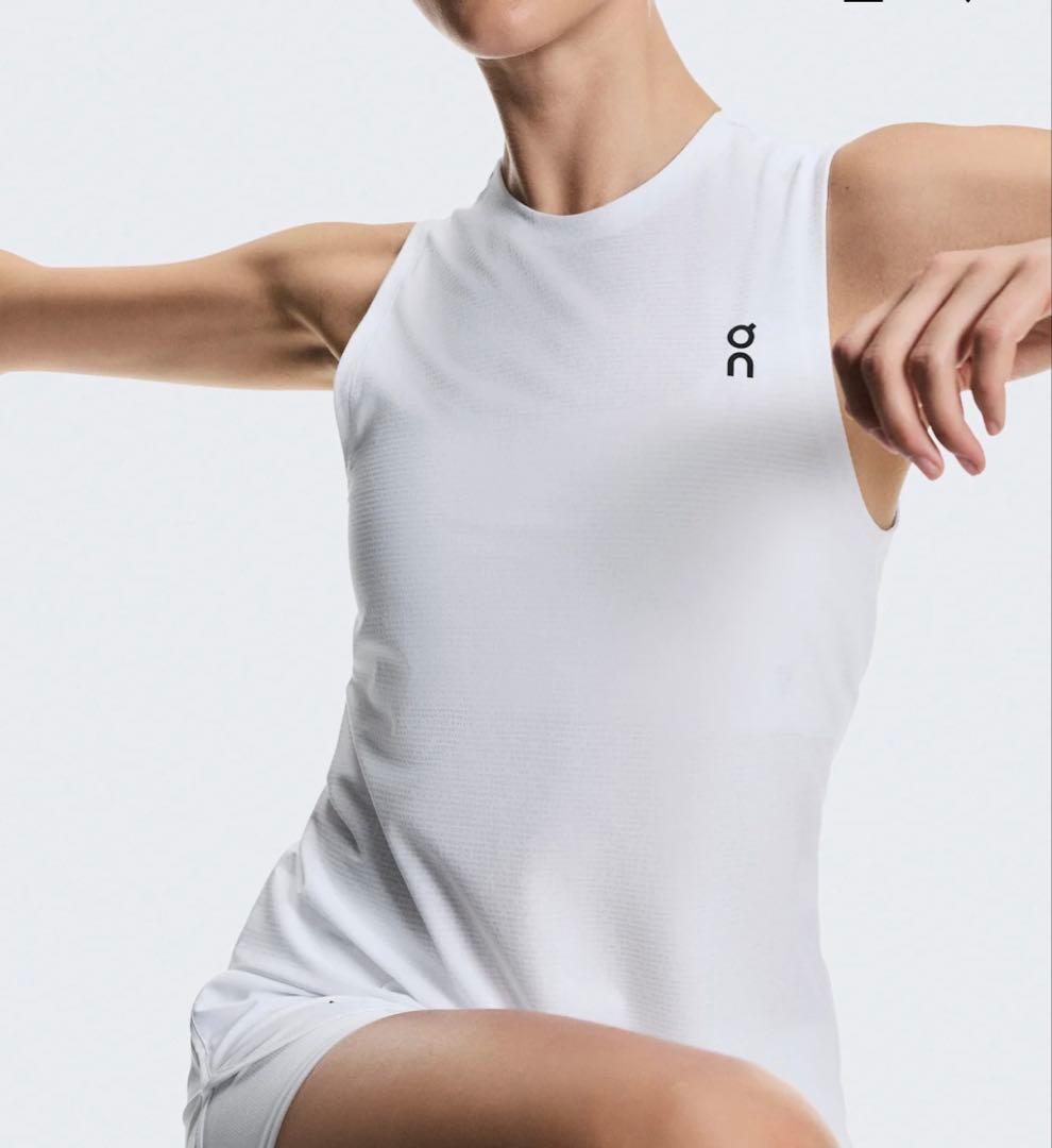 【新品】 on テニスLサイズ 白タンクトップ イガシフィオンテク 全豪オープン