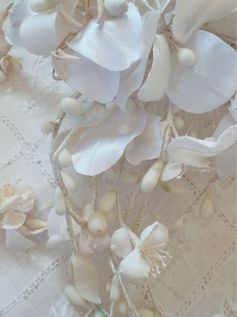 ワックスフラワーと造花マリアージュのアンティークの髪飾り　フランス